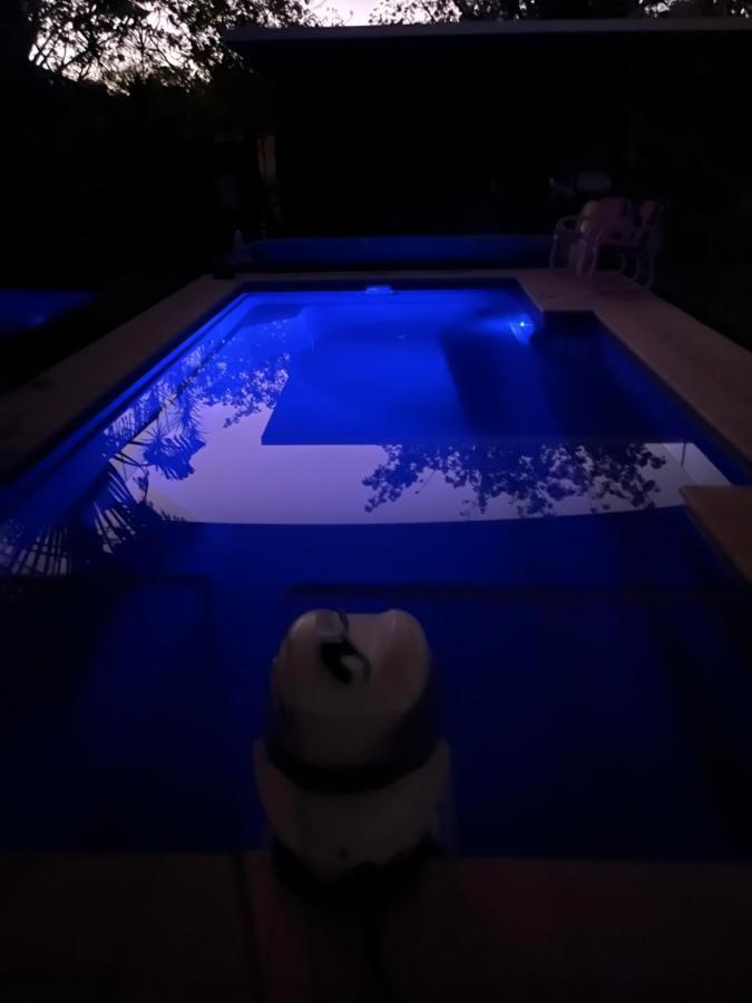 Almost Off Grid Tranquillity Katherine Luaran gambar